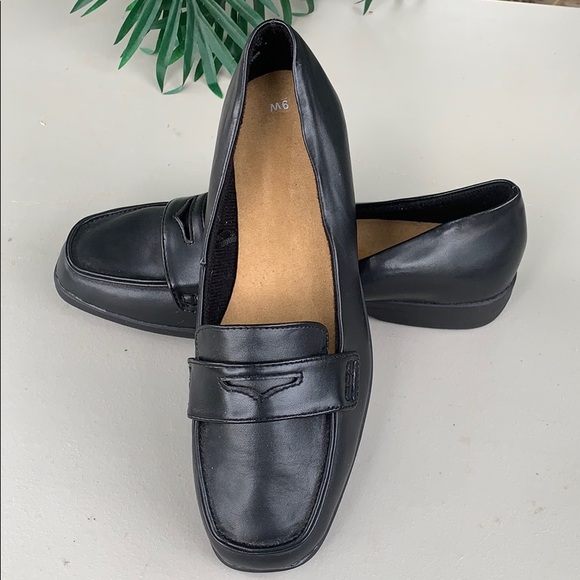 Women's Casual Slip-On Dress Shoe - Picture 2 of 5